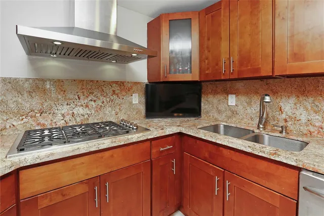 $659,000 | 2030 South Ocean Drive, Unit 727, Hallandale Beach, FL 33009