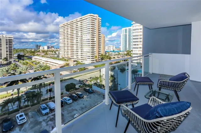 $659,000 | 2030 South Ocean Drive, Unit 727, Hallandale Beach, FL 33009