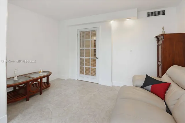 $659,000 | 2030 South Ocean Drive, Unit 727, Hallandale Beach, FL 33009