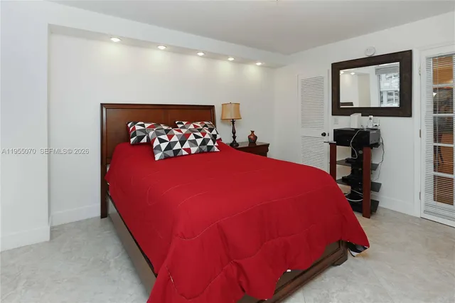 $659,000 | 2030 South Ocean Drive, Unit 727, Hallandale Beach, FL 33009