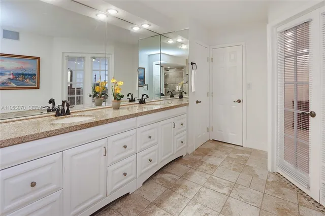 $659,000 | 2030 South Ocean Drive, Unit 727, Hallandale Beach, FL 33009