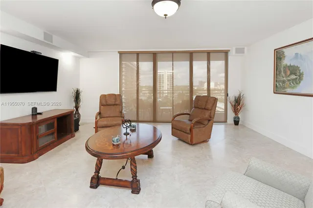 $659,000 | 2030 South Ocean Drive, Unit 727, Hallandale Beach, FL 33009