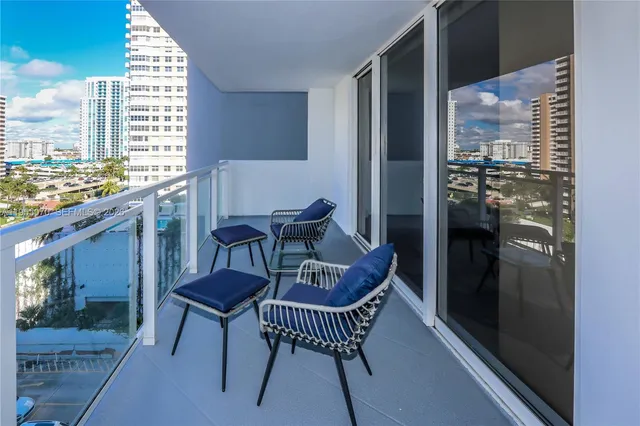 $659,000 | 2030 South Ocean Drive, Unit 727, Hallandale Beach, FL 33009