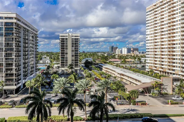 $659,000 | 2030 South Ocean Drive, Unit 727, Hallandale Beach, FL 33009