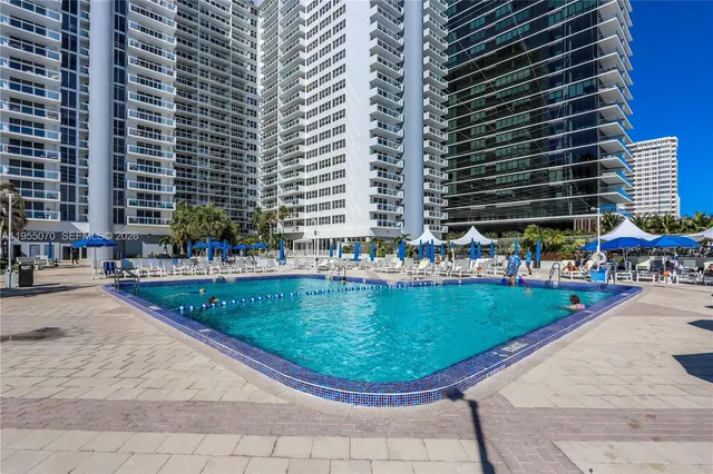 $659,000 | 2030 South Ocean Drive, Unit 727, Hallandale Beach, FL 33009