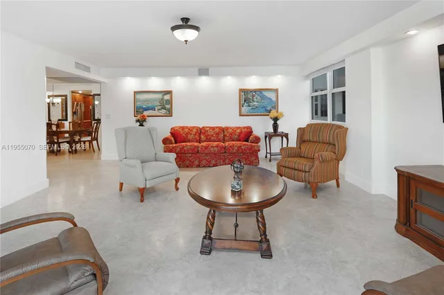 $659,000 | 2030 South Ocean Drive, Unit 727, Hallandale Beach, FL 33009
