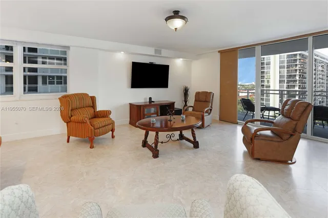 $659,000 | 2030 South Ocean Drive, Unit 727, Hallandale Beach, FL 33009