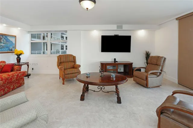 $659,000 | 2030 South Ocean Drive, Unit 727, Hallandale Beach, FL 33009