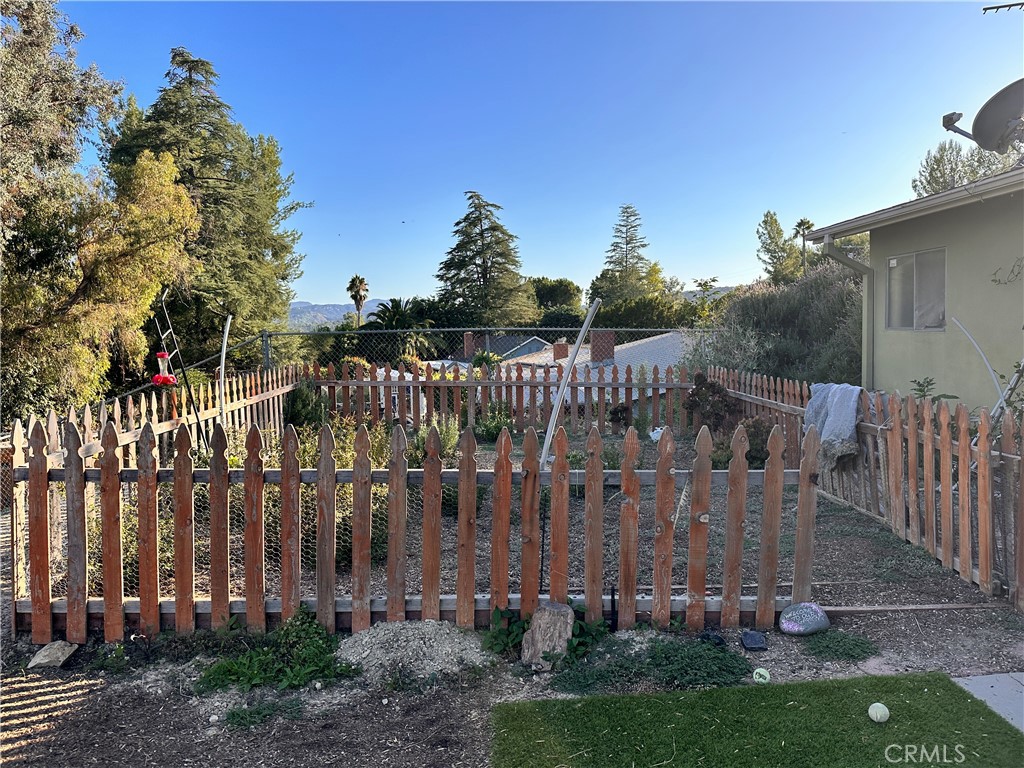 7128 Salisbury Road West Hills, CA 91307 - Photo 3 of 16