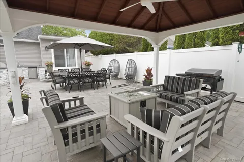 $949,999 | 272 Hamilton Avenue, Massapequa, NY 11758