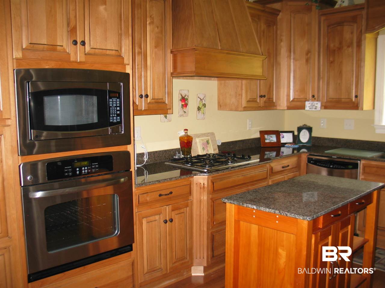 7021 Carson Lane Daphne, AL 36527 - Photo 7 of 18 Kitchen