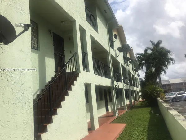 $249,900 | 1521 West 42nd Place, Unit 18, Hialeah, FL 33012