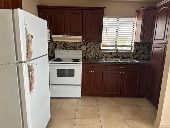 $249,900 | 1521 West 42nd Place, Unit 18, Hialeah, FL 33012