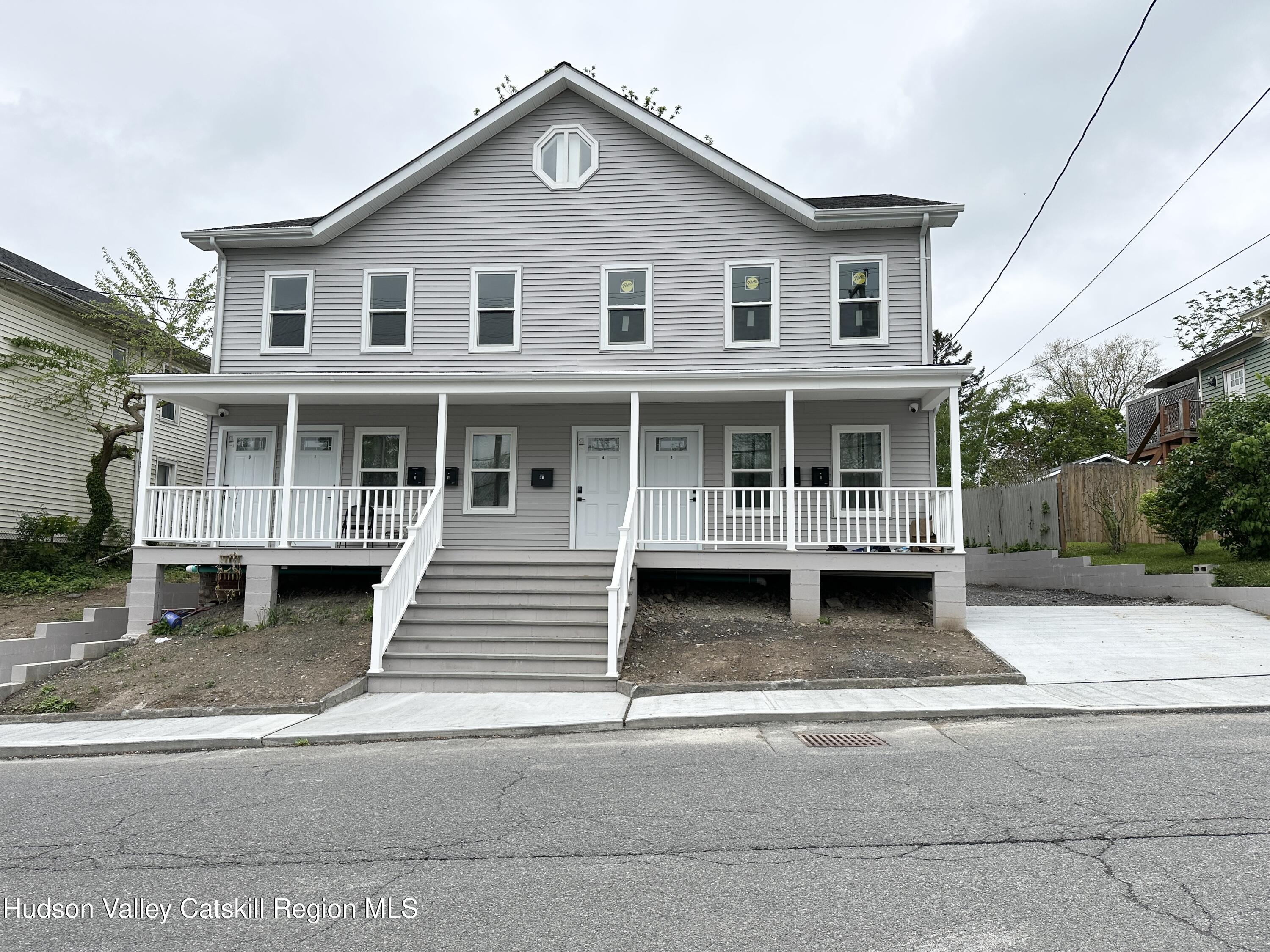 a house that has lot of windows on it