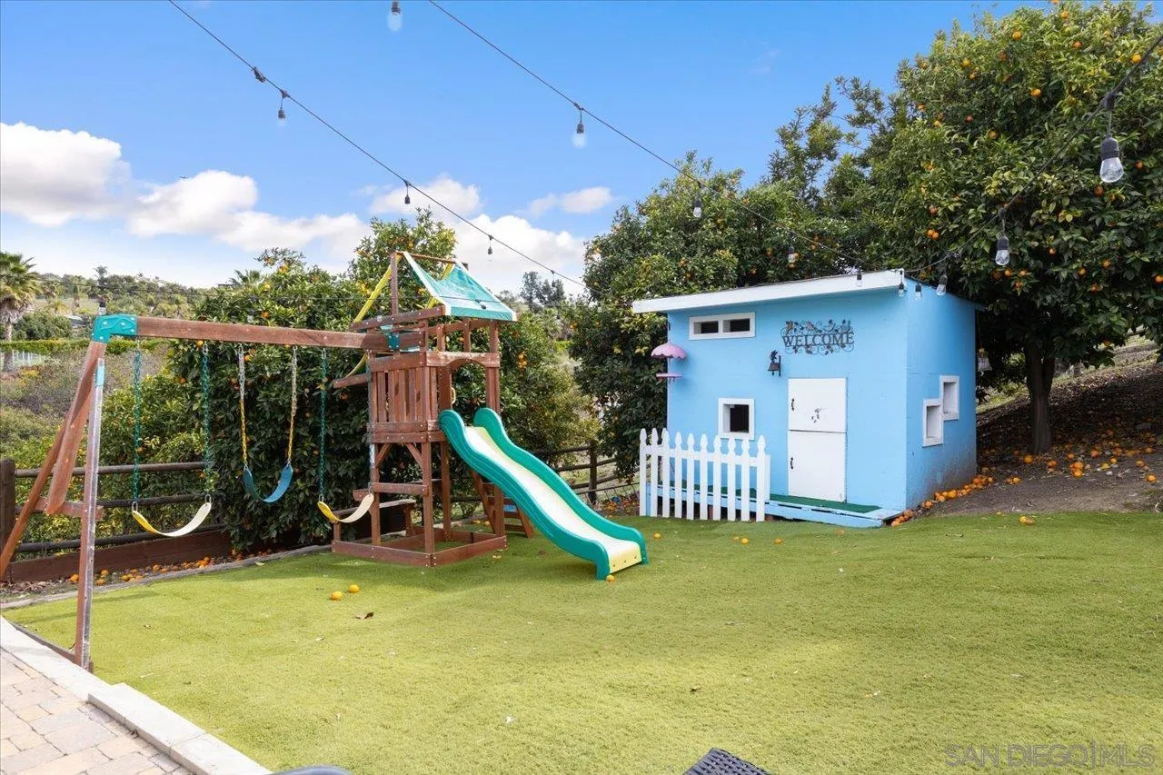 1379 Sunny Heights Road Fallbrook, CA 92028 - Photo 49 of 64 a house that has a tree in it