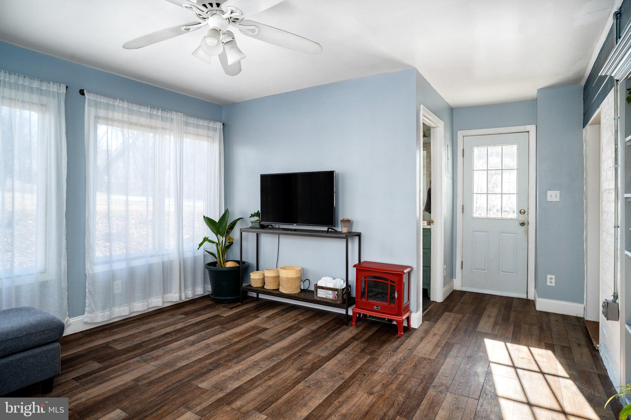 17350 Dry Mill Road Leesburg, VA 20175 - Photo 4 of 30 Sunroom