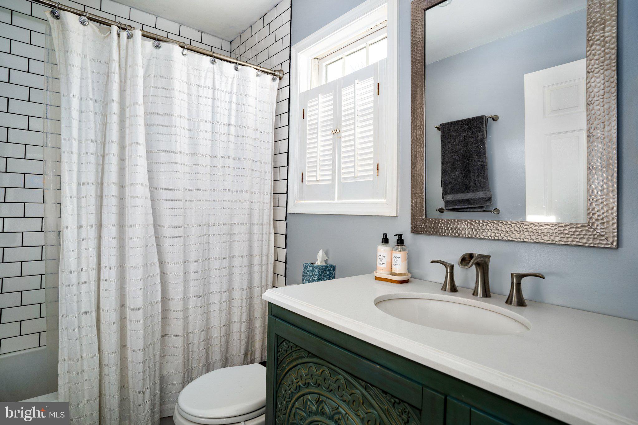 17350 Dry Mill Road Leesburg, VA 20175 - Photo 8 of 30 Bathroom