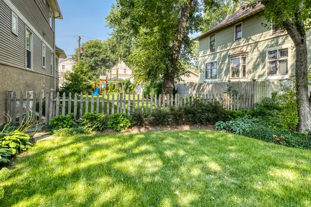 $225,000 | 1169 South Taylor Avenue, Oak Park, IL 60304