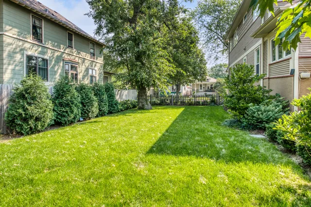 $225,000 | 1169 South Taylor Avenue, Oak Park, IL 60304