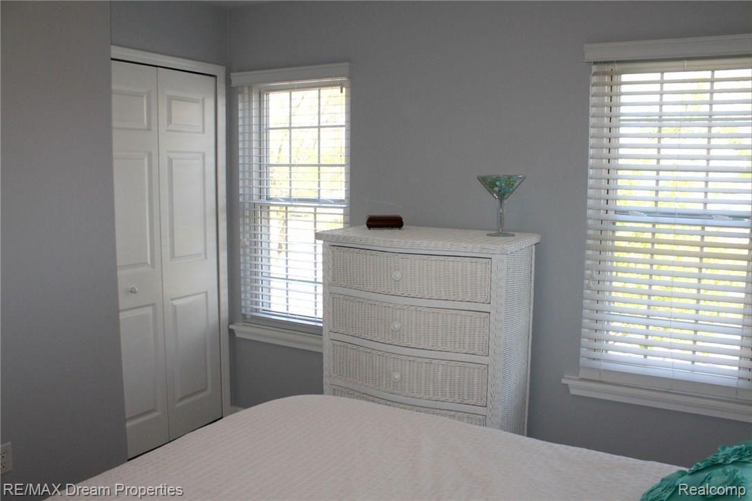 45255 Prestbury Road Canton, MI 48187 - Photo 20 of 26 IMG_4613.JPG