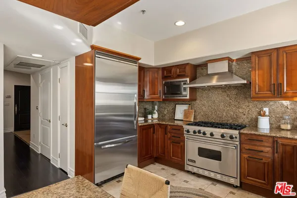 $1,450,000 | 1717 South Barrington Avenue, Unit 103, Los Angeles, CA 90025