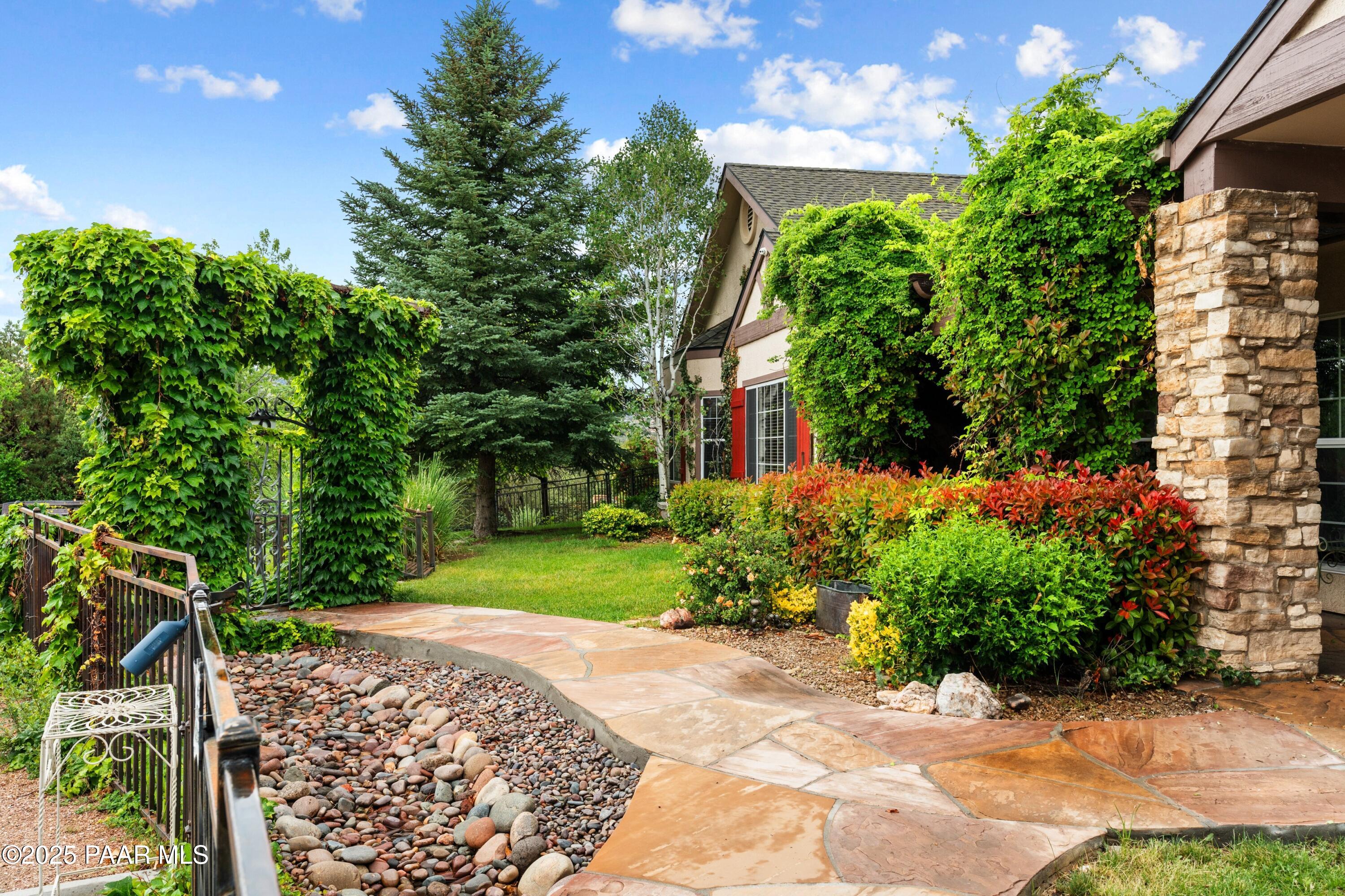 1530 West Ridge Drive Prescott, AZ 86305 - Photo 6 of 71 006_Front Yard Landcape