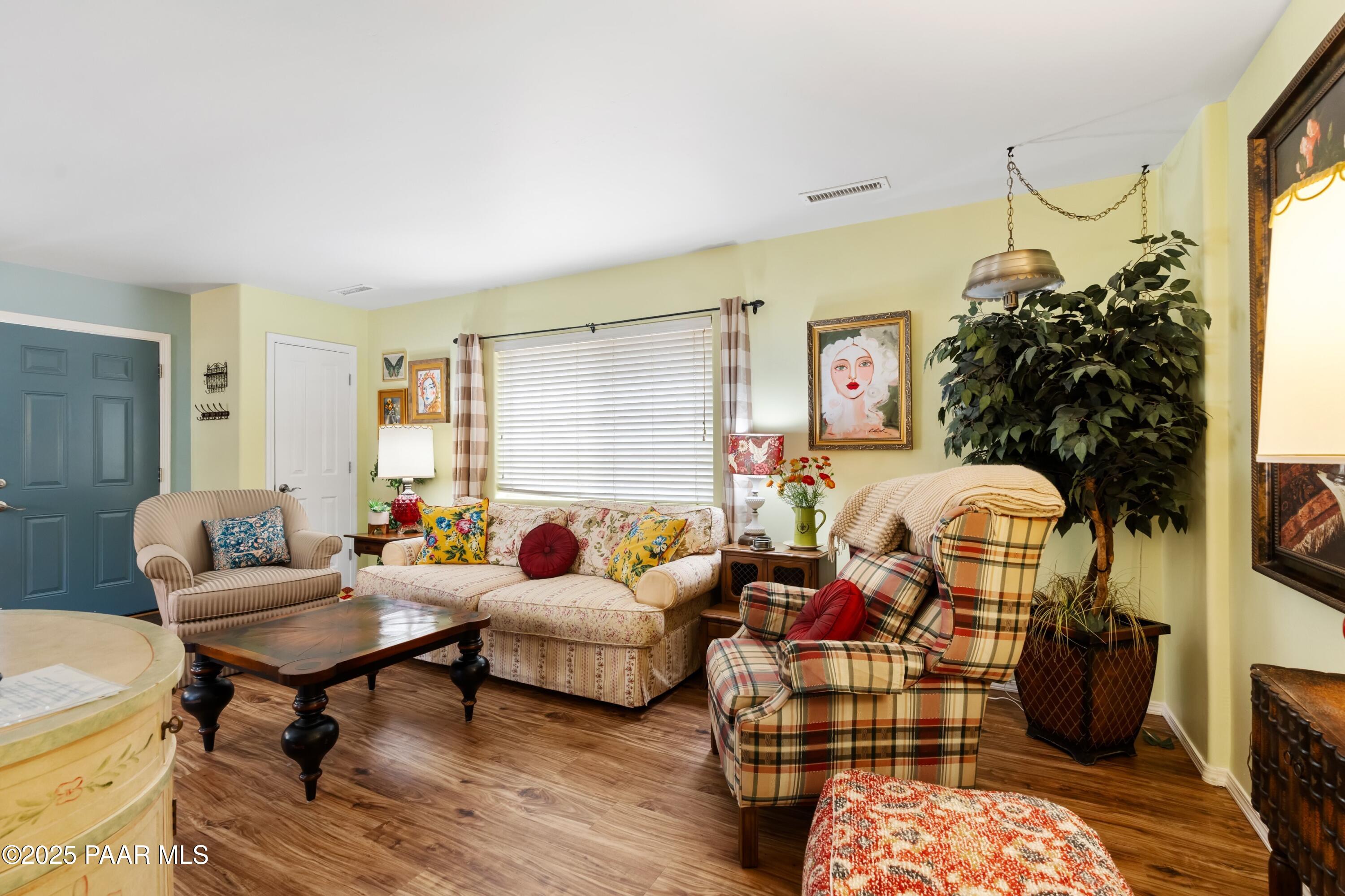 1530 West Ridge Drive Prescott, AZ 86305 - Photo 63 of 71 063_Guesthouse Living Room
