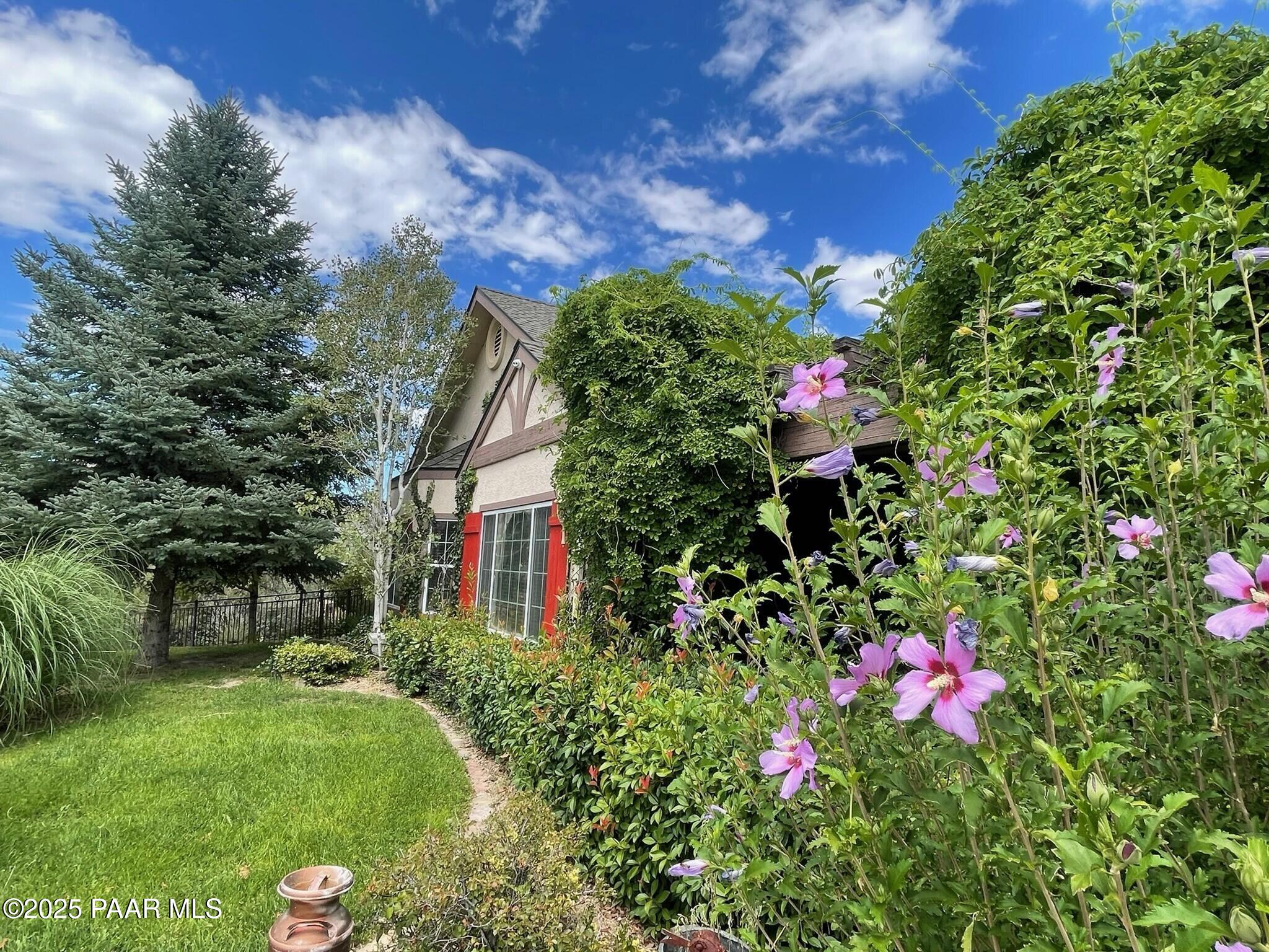 1530 West Ridge Drive Prescott, AZ 86305 - Photo 7 of 71 007_Front Yard Landscape