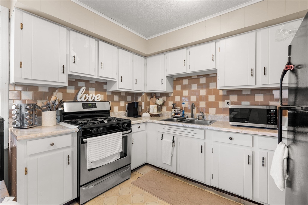 95 Flint Street Fall River, MA 02723 - Photo 4 of 35 Gallery Image 4