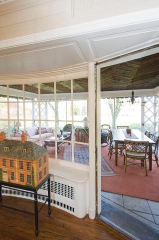 969 Hill Road Winnetka, IL 60093 - Photo 5 of 25 a living room with furniture and a table
