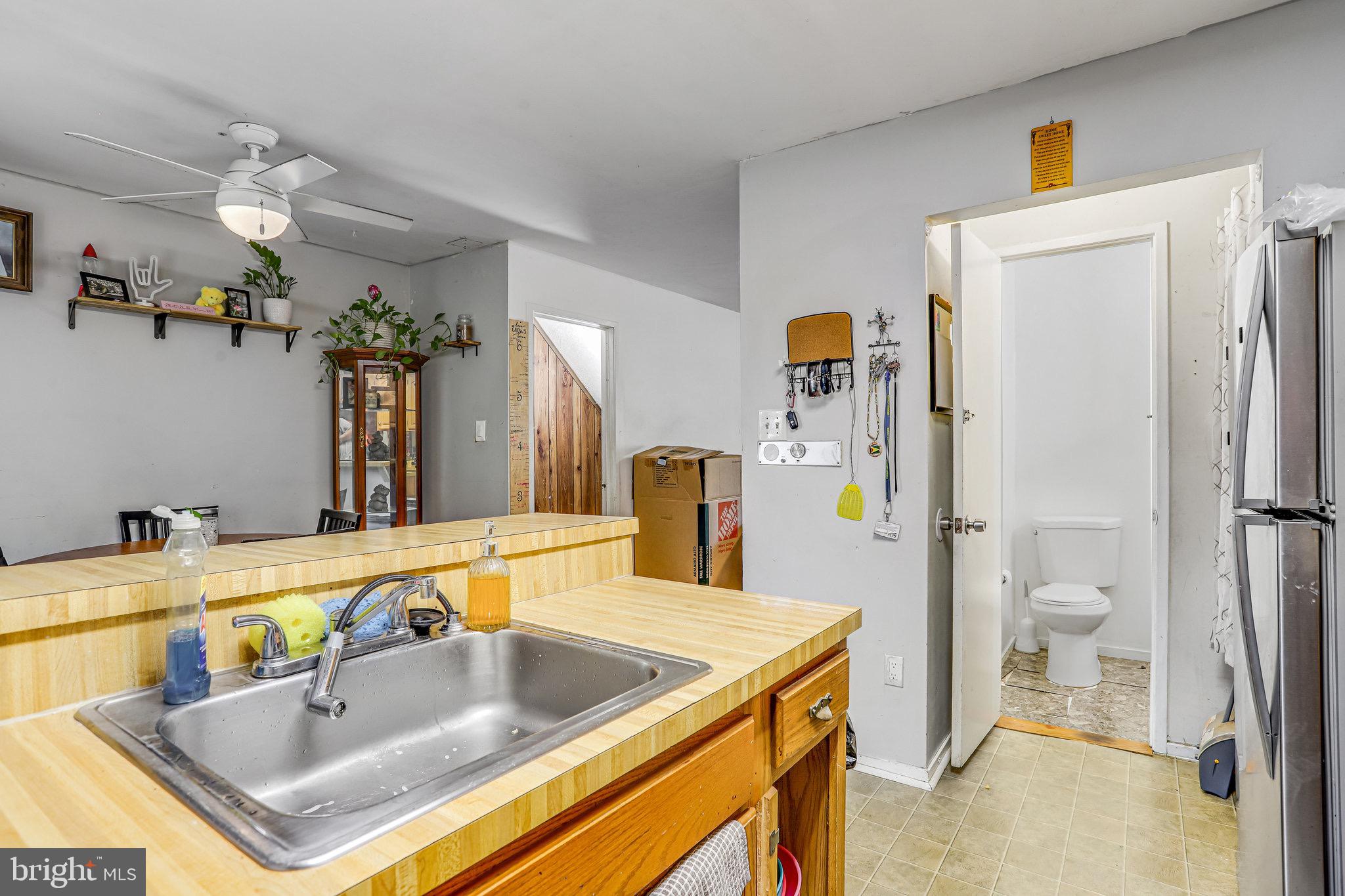 24 Mountaingate Drive Frederick, MD 21703 - Photo 14 of 32 a bathroom with a sink a toilet and shower