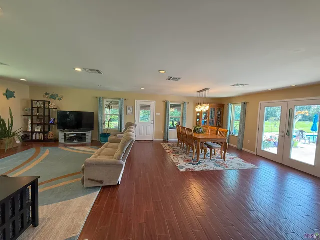 $590,000 | 301 Efferson Lane, Greensburg, LA 70441