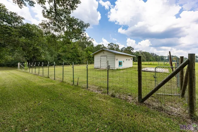 $590,000 | 301 Efferson Lane, Greensburg, LA 70441