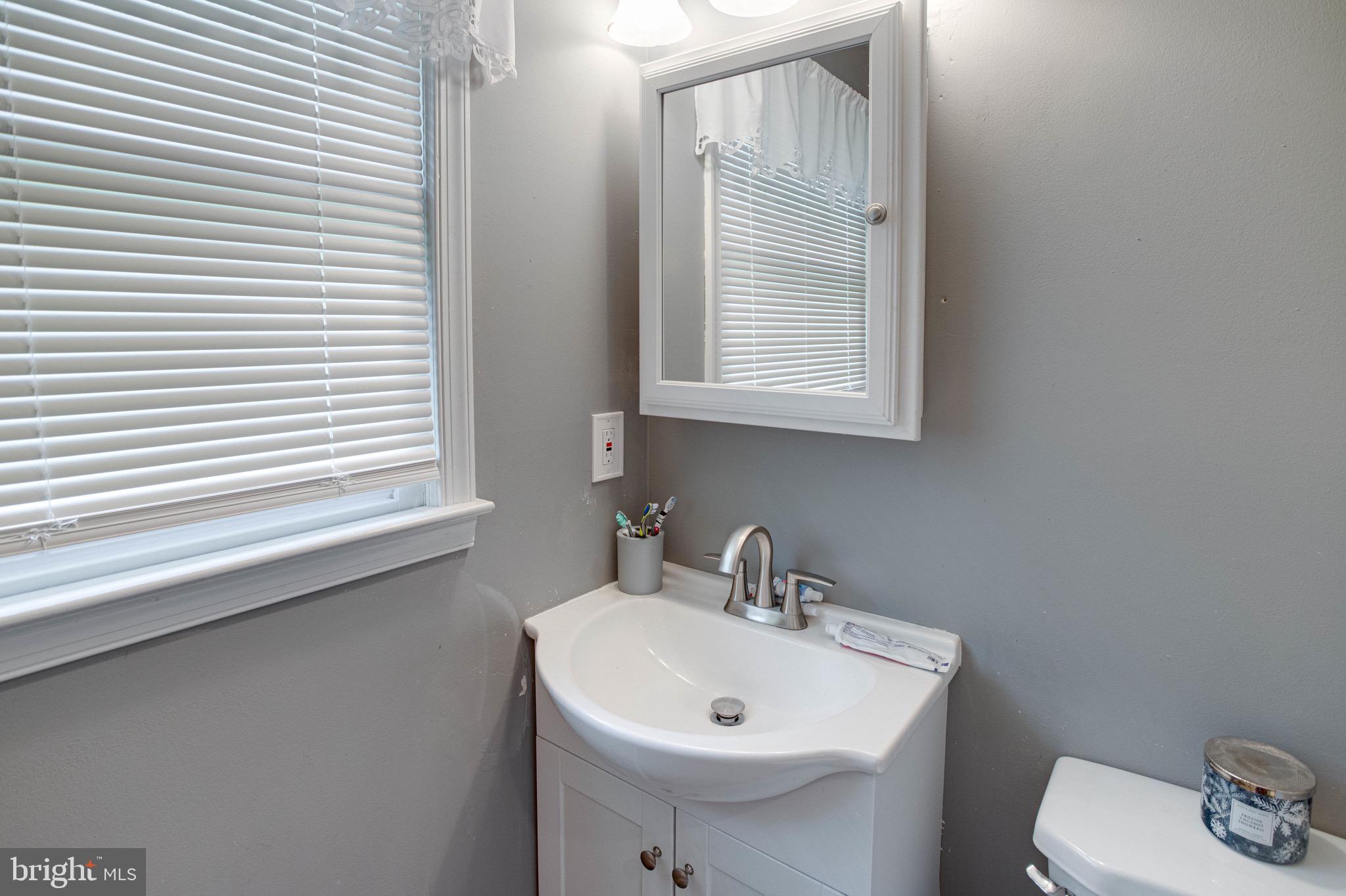 18343 Sharon Road Triangle, VA 22172 - Photo 6 of 46 Gallery Image 6