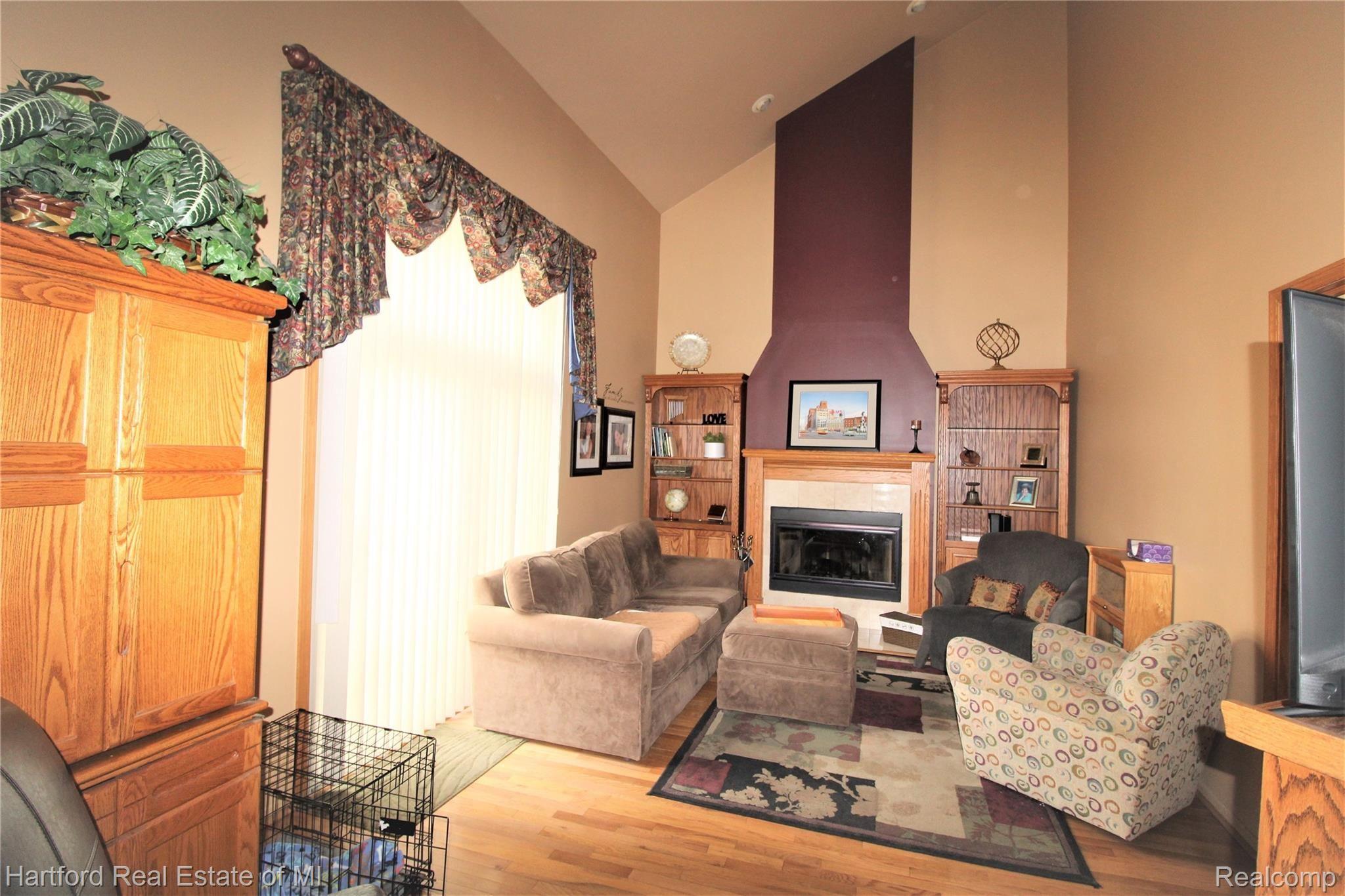 21507 Ruth Street Farmington, MI 48336 - Photo 7 of 21 IMG_4990 (2).JPG