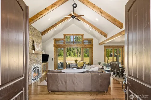 $1,745,000 | 1060 Spragger Way, Cle Elum, WA 98922