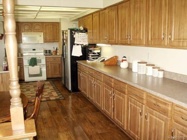 4750 North Rochester Road Rochester, MI 48306 - Photo 6 of 20 Kitchen view # 2
