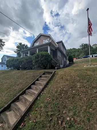 a view of a house with a yard