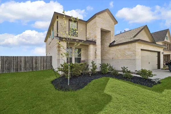 $449,999 | 7207 Hillside Avenue, Mont Belvieu, TX 77523