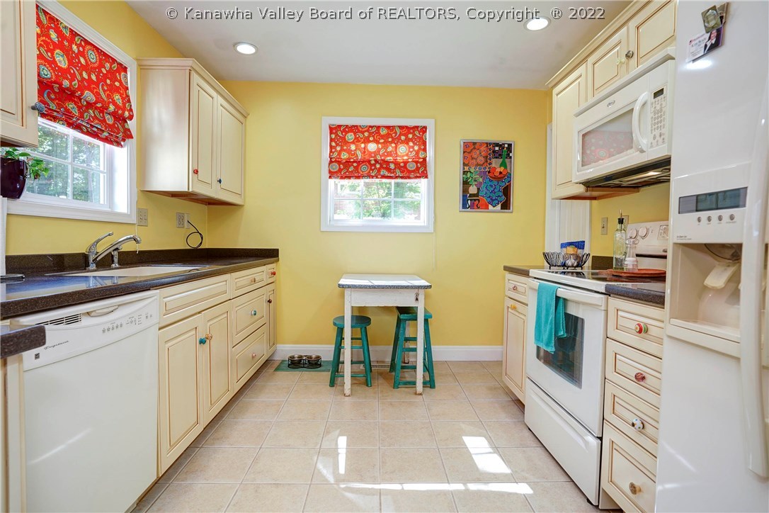1104 Hickory Road Charleston, WV 25314 - Photo 16 of 37 Gallery Image 16