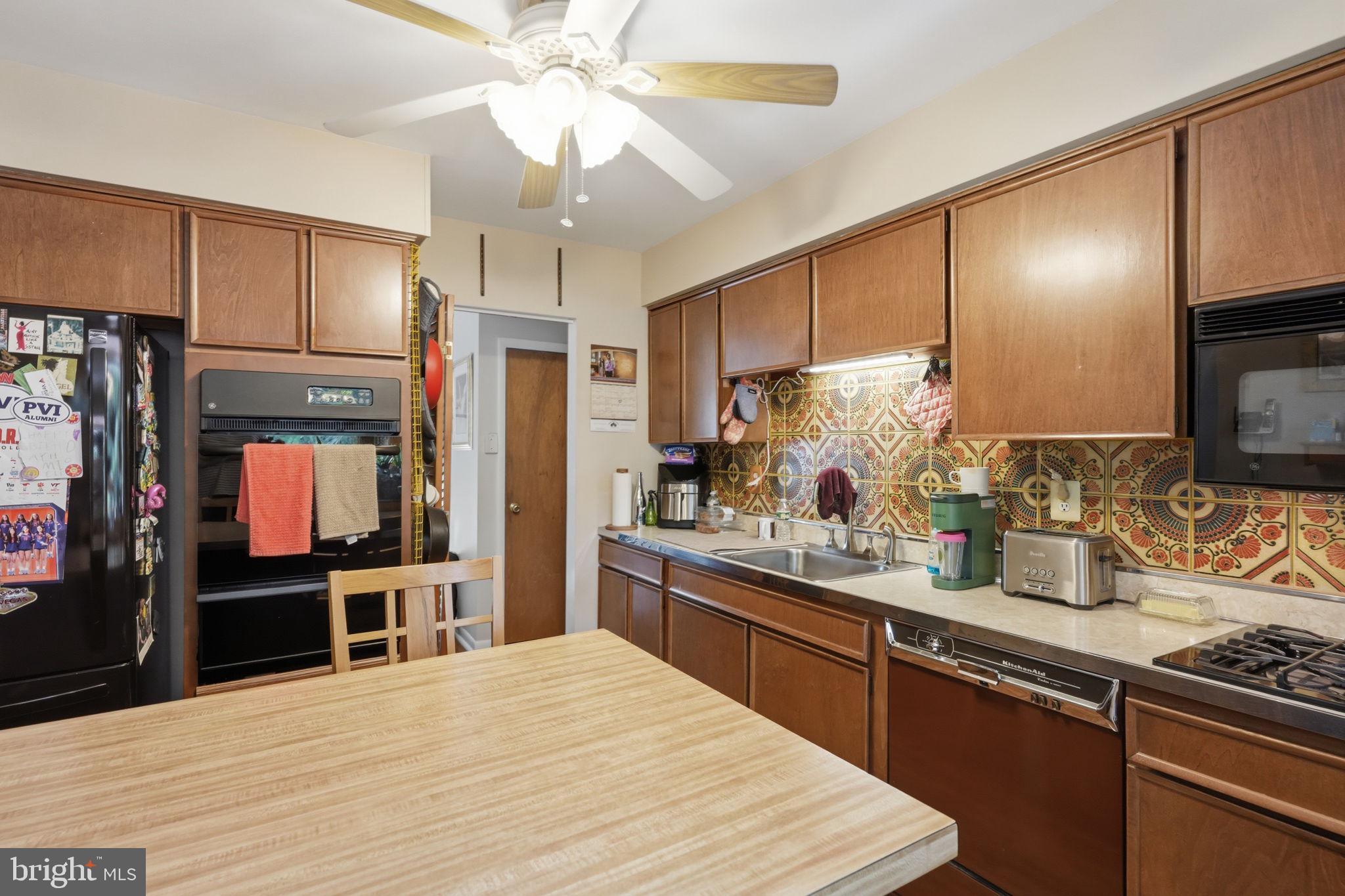 318 Warwick Road Lawnside, NJ 08045 - Photo 12 of 25 Charming kitchen with vibrant backsplash.