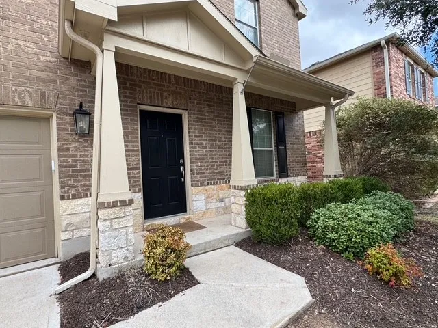 a view of a entrance of the house