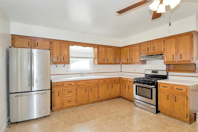 21207 Maple Street Matteson, IL 60443 - Photo 7 of 24
