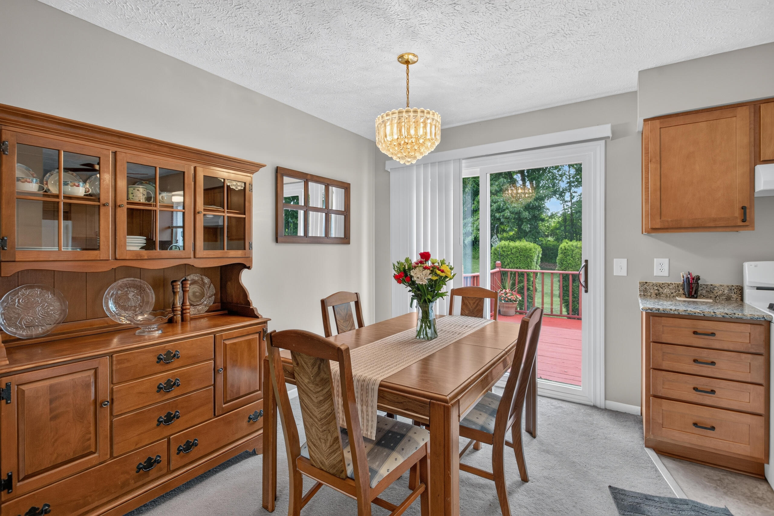 3651 Dexter Trail Stockbridge, MI 49285 - Photo 25 of 54 Dining Area
