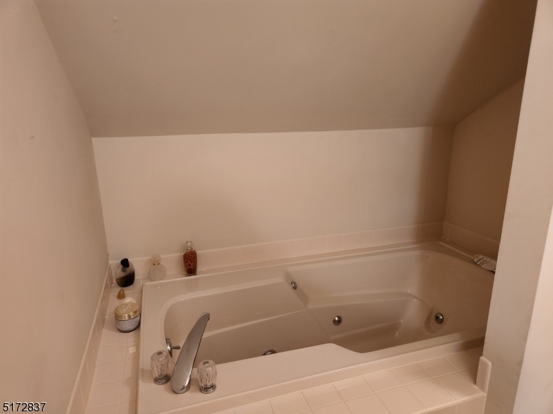8 Acapulco Princess, Unit 2 Vernon, NJ 07462 - Photo 10 of 13 a bathroom with a bathtub