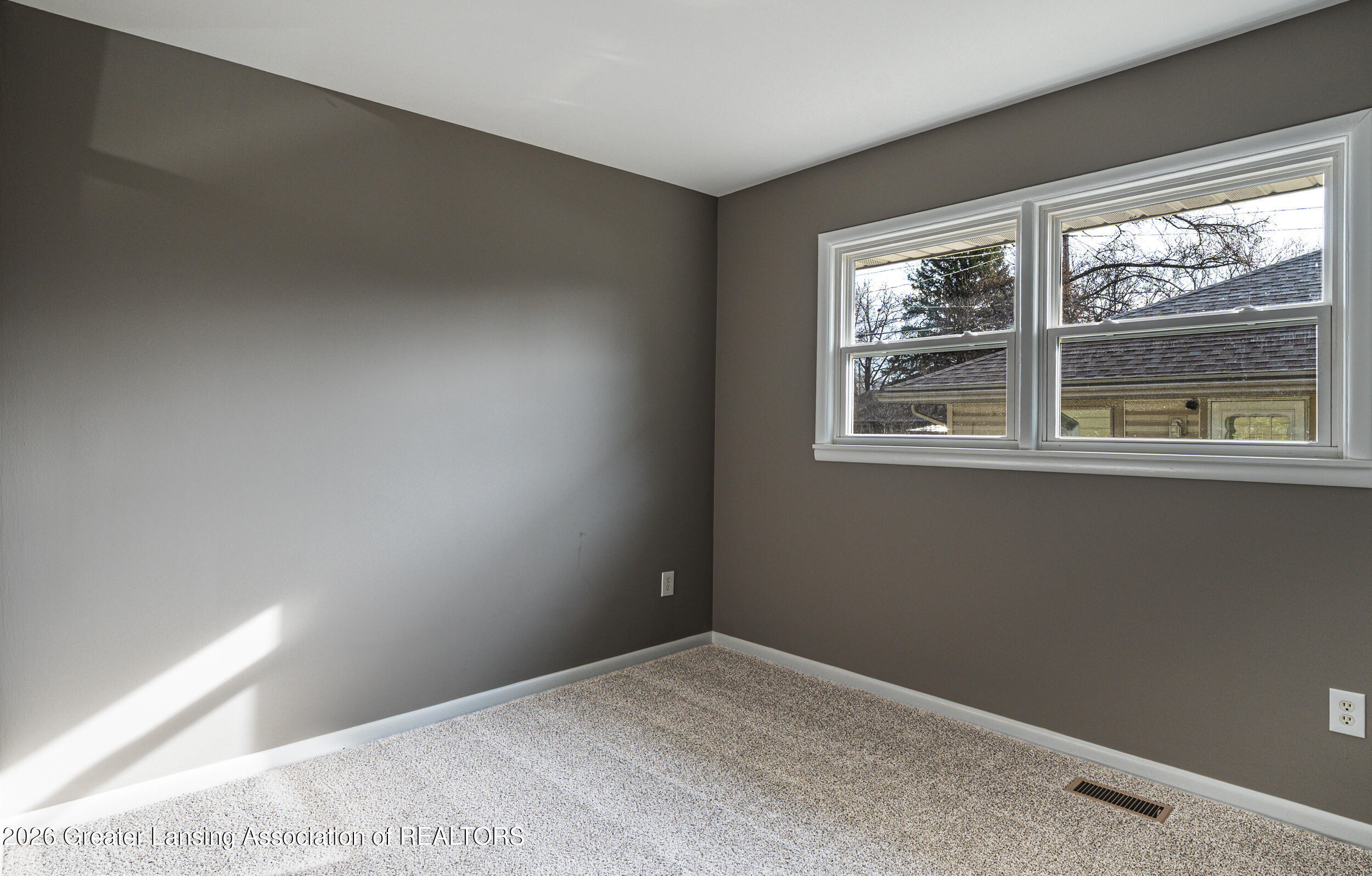 2711 Pleasant Grove Road Lansing, MI 48910 - Photo 11 of 31 Bed 2