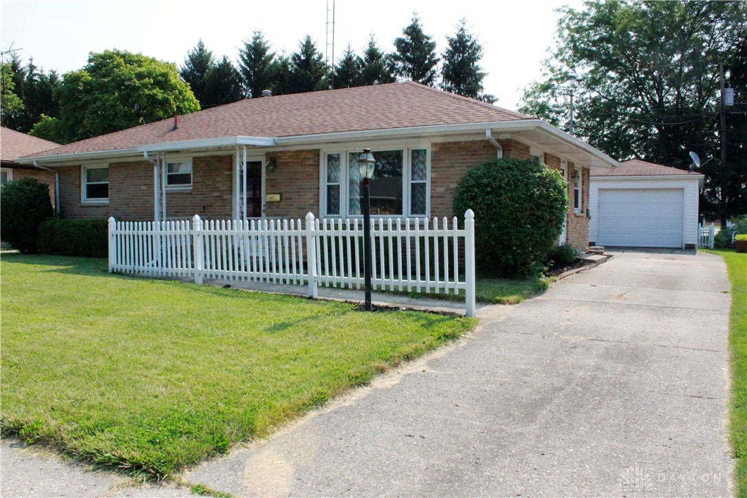 4566 West Ridgewood Road Springfield, OH 45503 - Photo 3 of 29