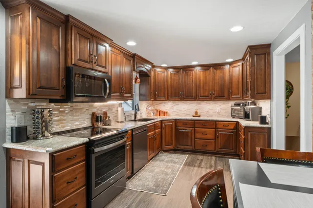 $392,000 | 957 Miles Drive, Worthington, MN 56187