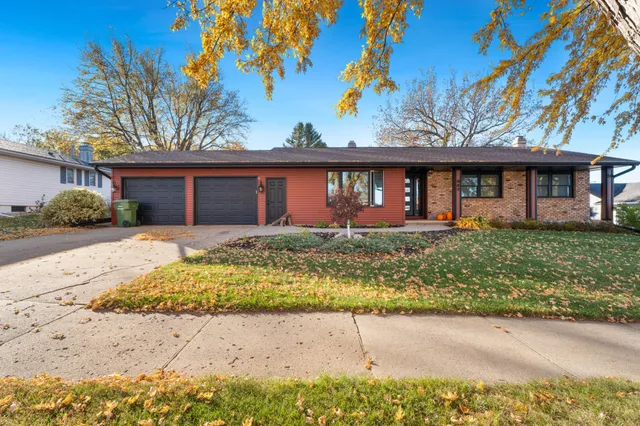 $392,000 | 957 Miles Drive, Worthington, MN 56187