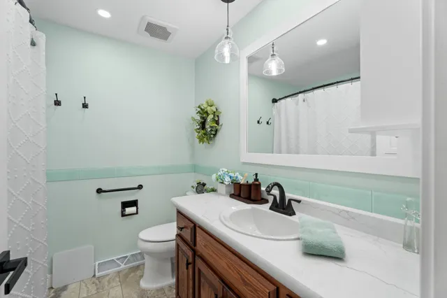 $392,000 | 957 Miles Drive, Worthington, MN 56187